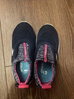 Speedo Girls Navy Blue and Pink Slip-On Water Sneakers